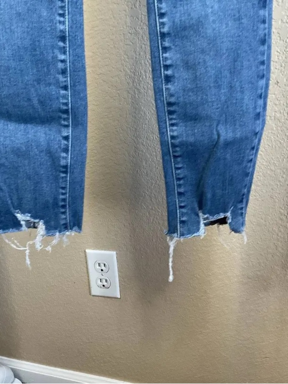 PAIGE Verdugo Raw Hem Ankle
Jeans mid rise medium blue size 27 - Picture 3 of 8